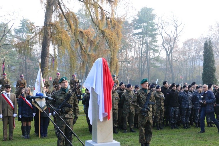 Odsłonięto popiersia zasłużonych Polaków