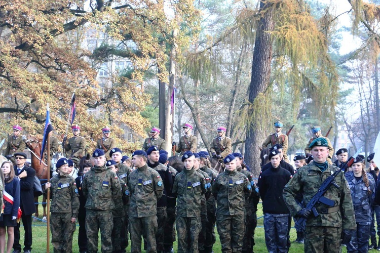 Odsłonięto popiersia zasłużonych Polaków