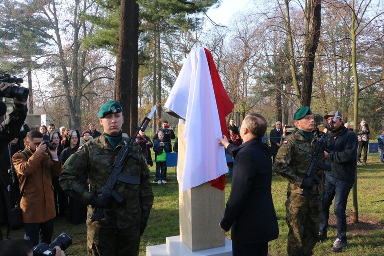 Odsłonięto popiersia zasłużonych Polaków