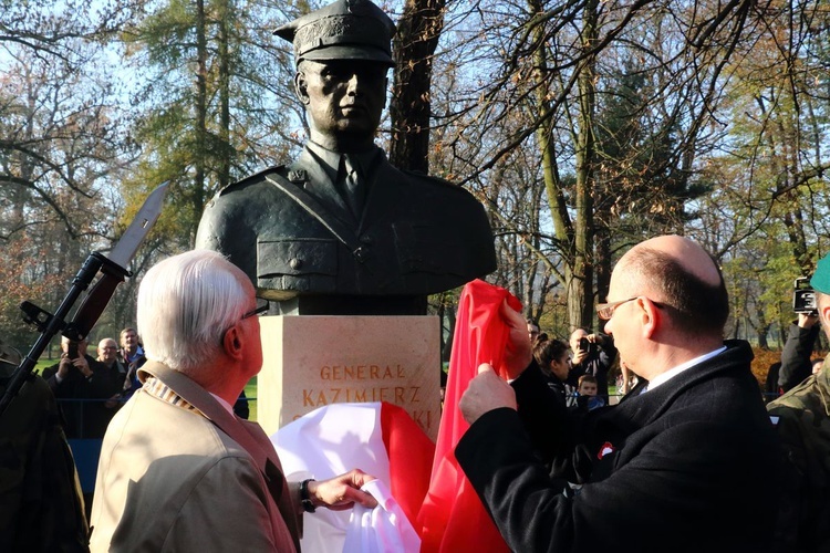 Odsłonięto popiersia zasłużonych Polaków