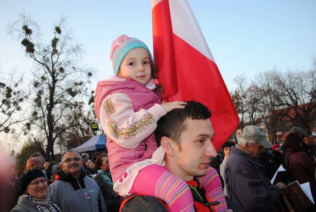 Patriotyczne śpiewanie w Stalowej Woli