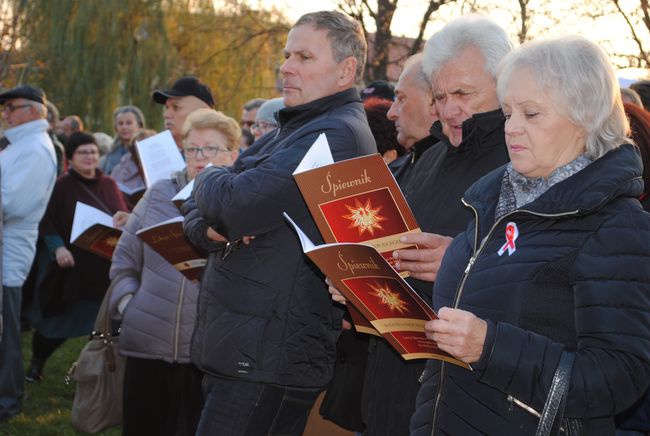 Patriotyczne śpiewanie w Stalowej Woli