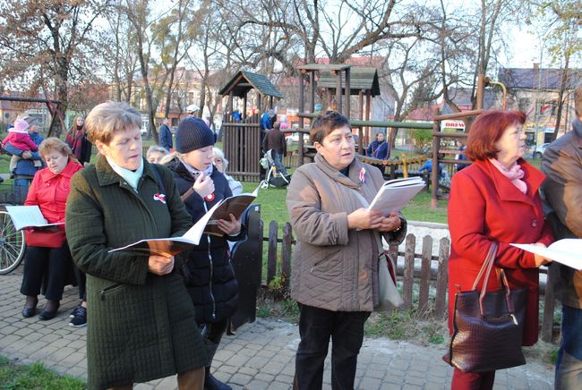 Patriotyczne śpiewanie w Stalowej Woli