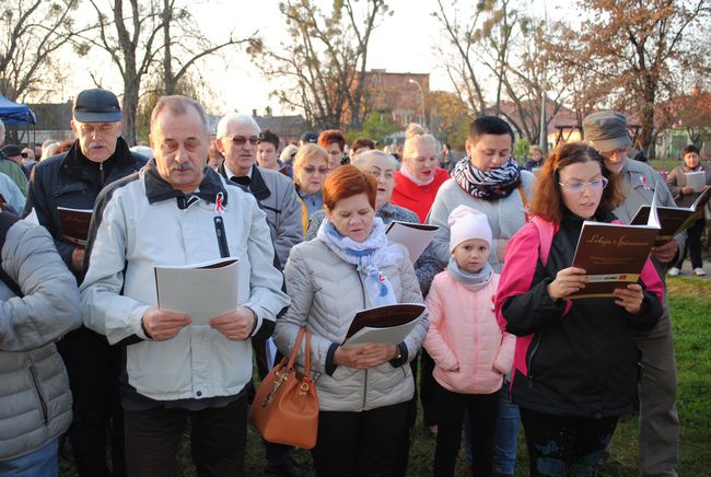 Patriotyczne śpiewanie w Stalowej Woli