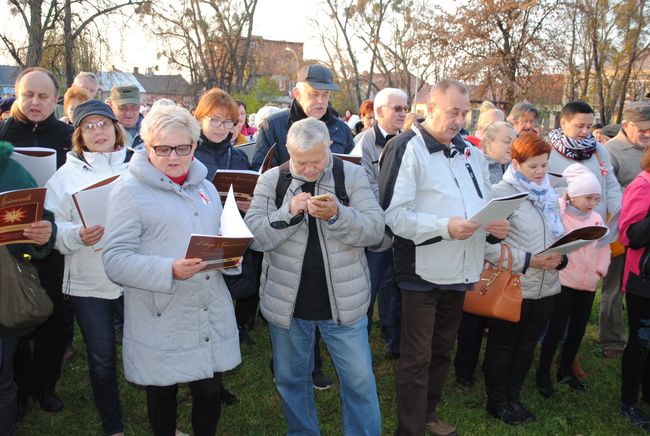 Patriotyczne śpiewanie w Stalowej Woli