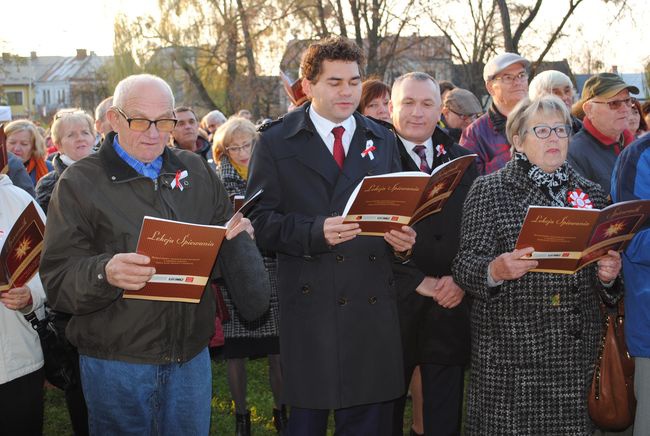 Patriotyczne śpiewanie w Stalowej Woli