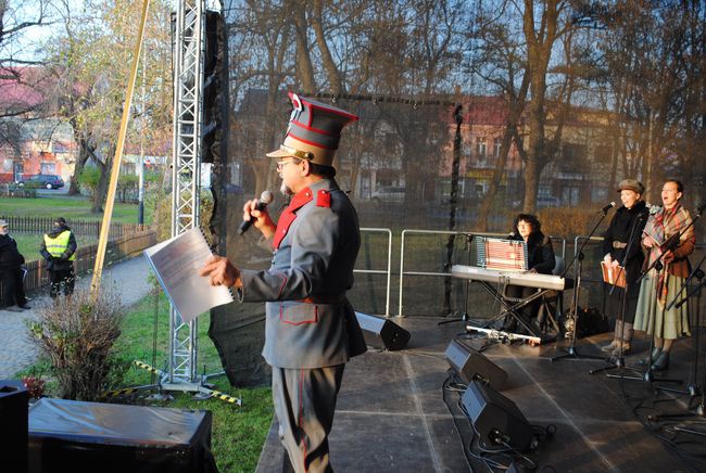 Patriotyczne śpiewanie w Stalowej Woli