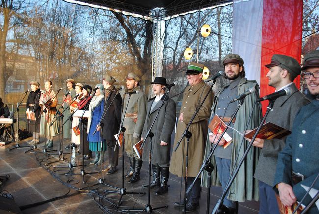 Patriotyczne śpiewanie w Stalowej Woli