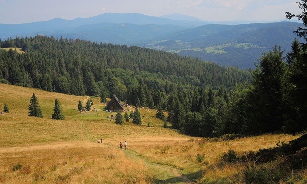Wielka Rycerzowa jest jednym ze 100 miejsc, które czekają w najbliższych dniach na biało-czerowną flagę