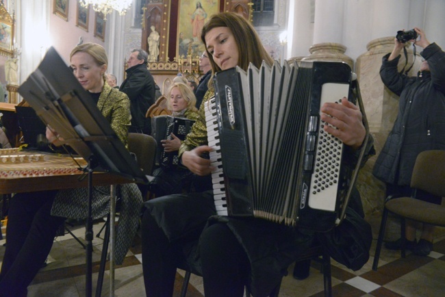 Patriotyczny koncert chórów polonijnych