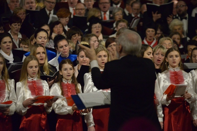 Patriotyczny koncert chórów polonijnych