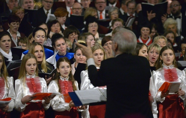 W połączonych chórach zaśpiewało ponad 200 artystów z kilku krajów