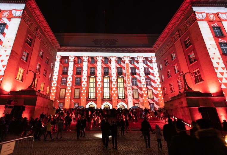 Patriotyczna iluminacja Sejmu Ślaskiego