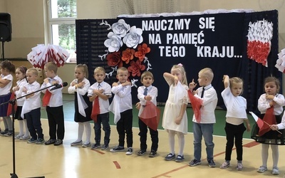 Prezentacje przedszkolaków odbyły się w sali ZS-P w Starej Wsi