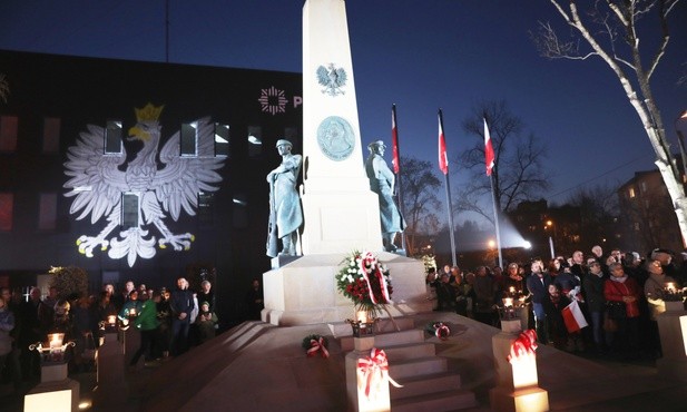 Odbudowany pomnik Wolności stanął w miejcu, które otrzymało nazwę skweru Stulecia