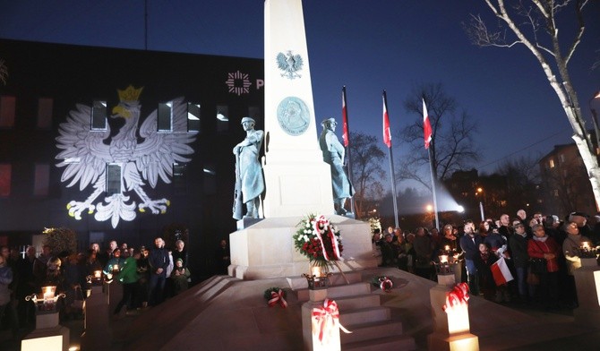 Odbudowany pomnik Wolności stanął w miejcu, które otrzymało nazwę skweru Stulecia