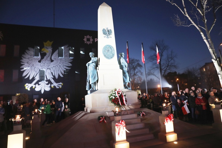 Odbudowany pomnik Wolności stanął w miejcu, które otrzymało nazwę skweru Stulecia