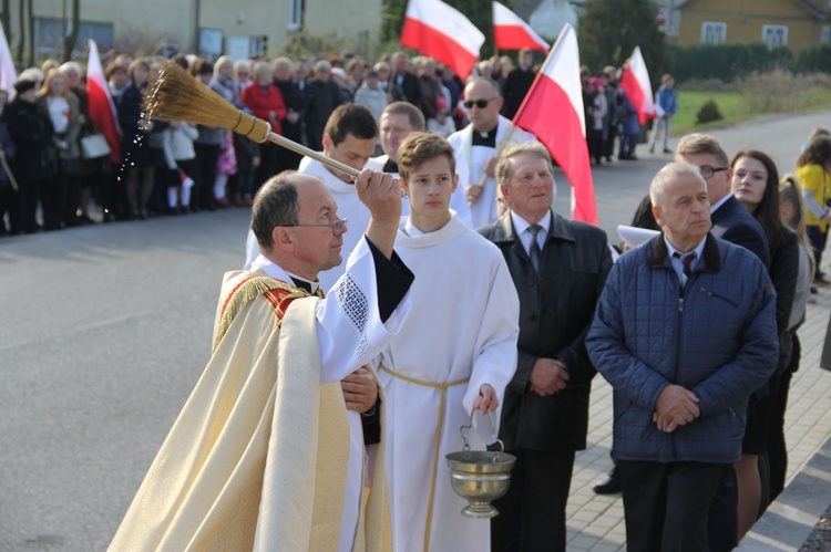 Odsłonięcie pomnika Niepodległości w Jodłowej