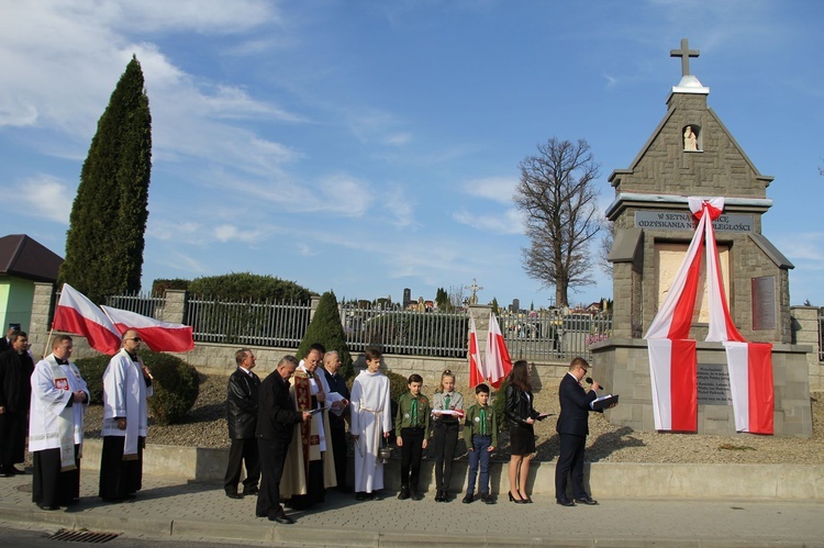 Odsłonięcie pomnika Niepodległości w Jodłowej