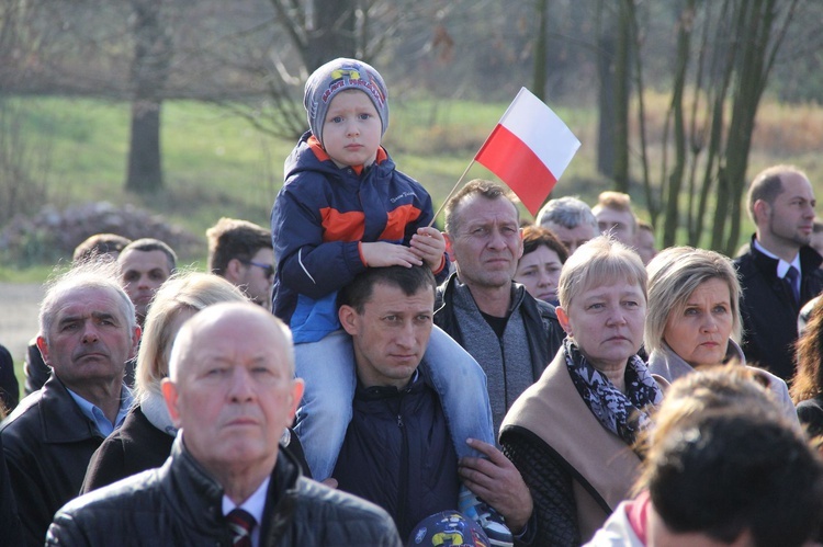 Odsłonięcie pomnika Niepodległości w Jodłowej