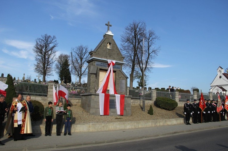 Odsłonięcie pomnika Niepodległości w Jodłowej