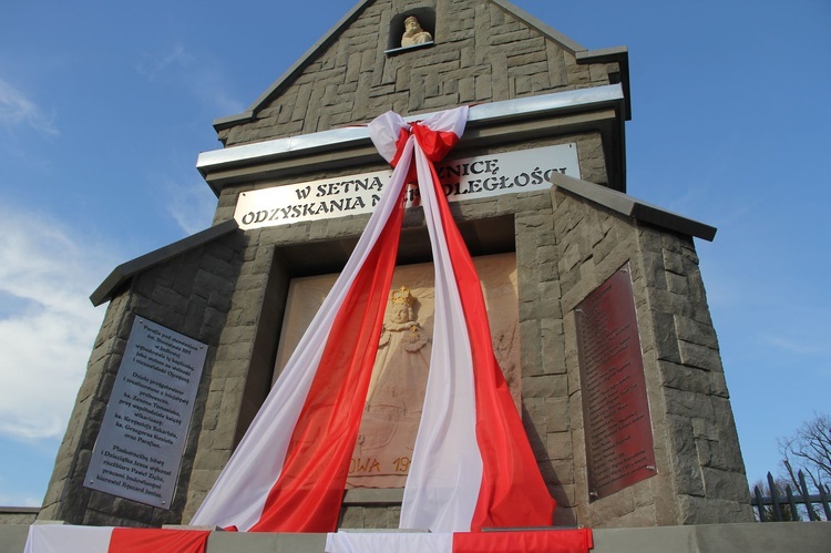 Odsłonięcie pomnika Niepodległości w Jodłowej