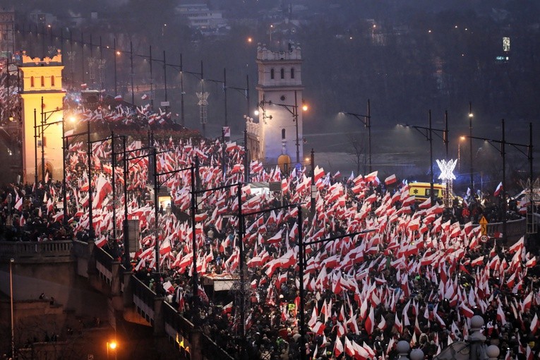 Ponad 200 tys. osób na marszu w Warszawie