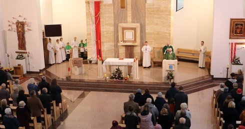 Uroczystość pobłogosławienia obelisku oraz zasadzenie dębu upamiętniających 100. rocznicę niepodległości Polski w Kortowie