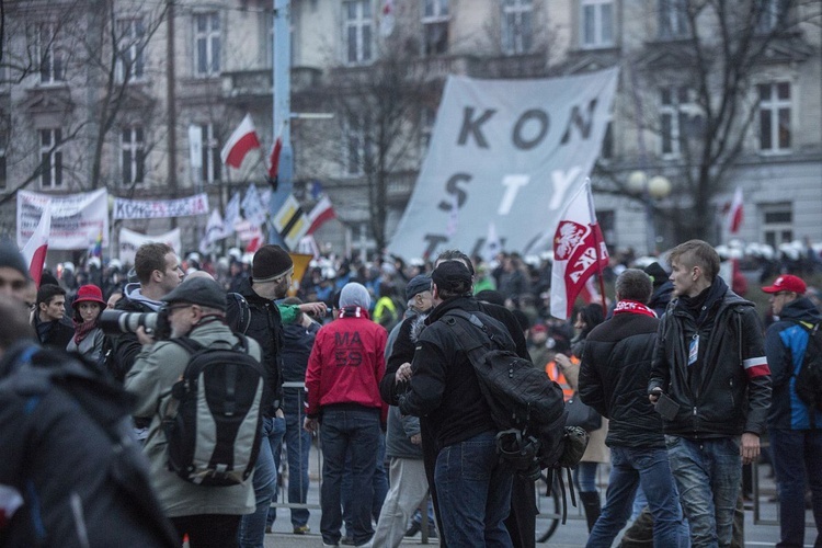 Czerwona łuna nad Warszawą, czyli IX Marsz Niepodległości