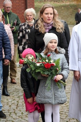 By następne pokolenia pamiętały 