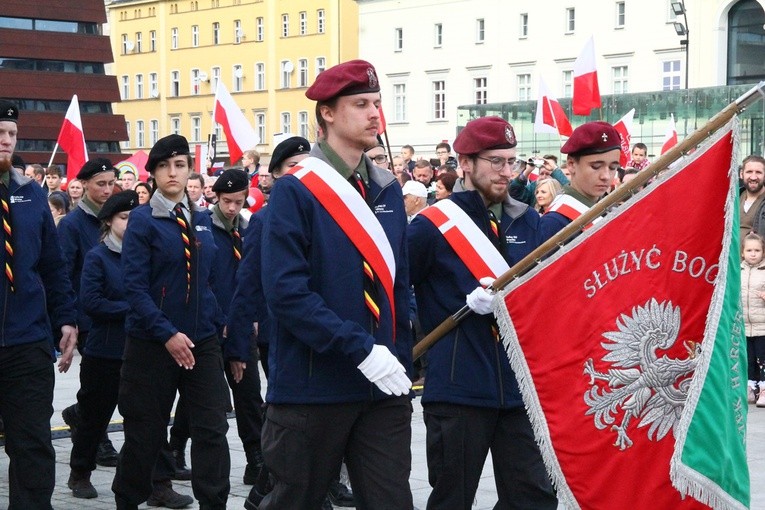 Radosna Parada Niepodległości cz. 5 (na pl. Wolności)