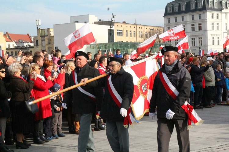 Radosna Parada Niepodległości cz. 5 (na pl. Wolności)