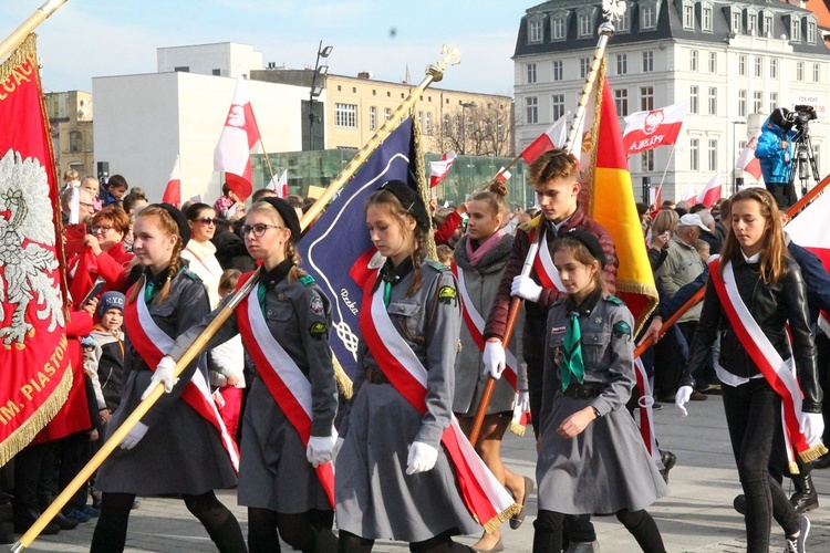 Radosna Parada Niepodległości cz. 5 (na pl. Wolności)