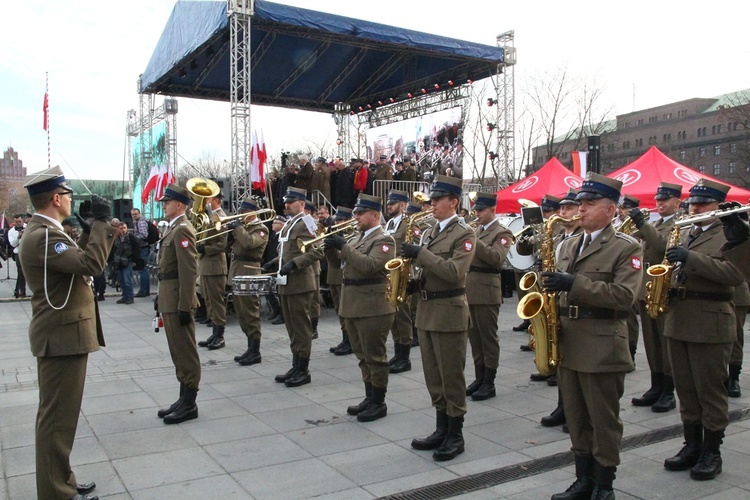 Radosna Parada Niepodległości cz. 5 (na pl. Wolności)