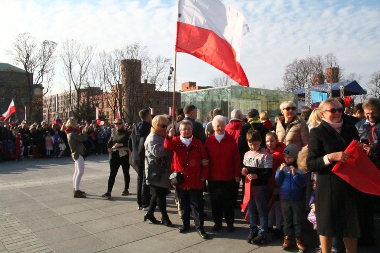 Radosna Parada Niepodległości cz. 5 (na pl. Wolności)