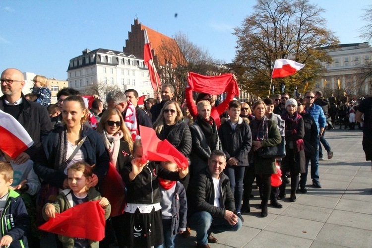 Radosna Parada Niepodległości cz. 5 (na pl. Wolności)