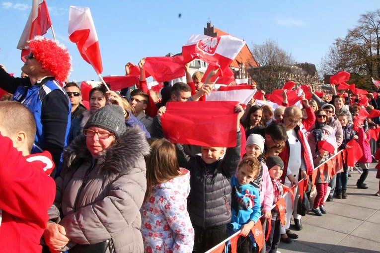 Radosna Parada Niepodległości cz. 5 (na pl. Wolności)