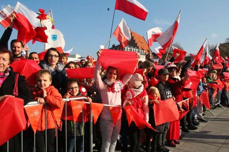 Radosna Parada Niepodległości cz. 5 (na pl. Wolności)