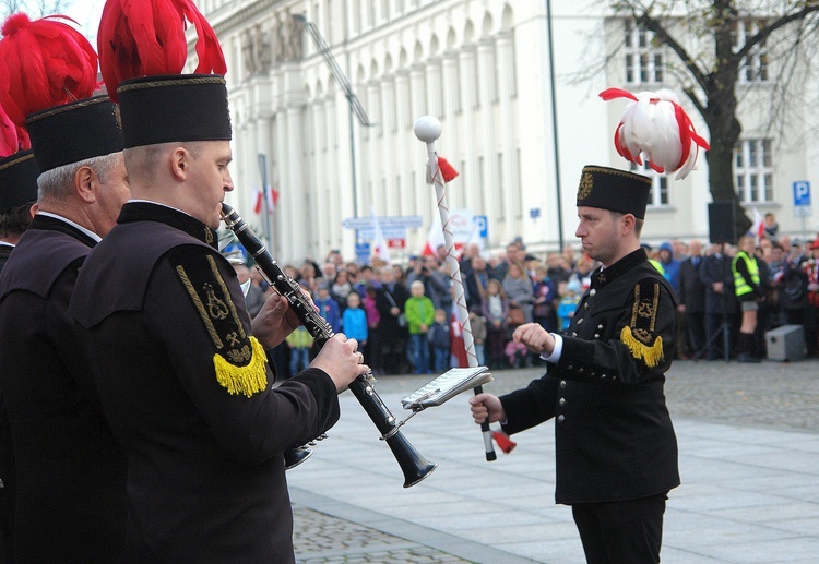 Uroczystości pod pomnikiem Piłsudskiego  