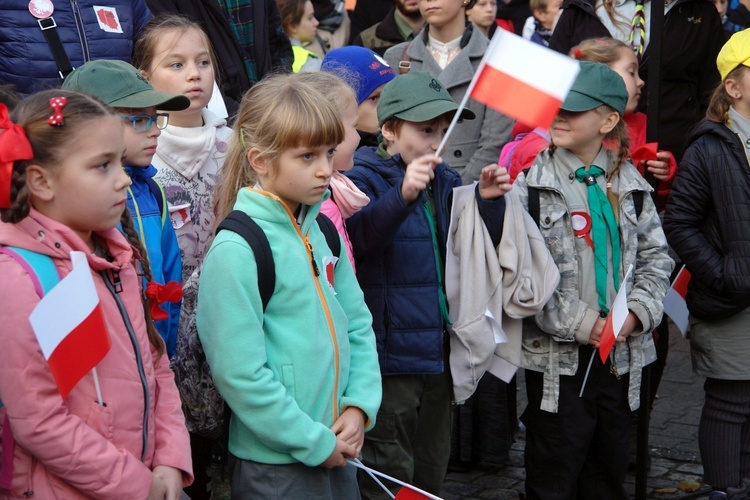 Uroczystości pod pomnikiem Piłsudskiego  