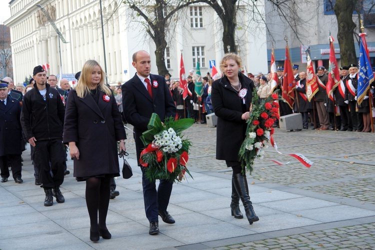 Uroczystości pod pomnikiem Piłsudskiego  