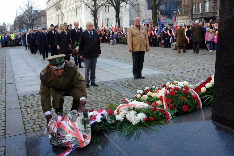 Uroczystości pod pomnikiem Piłsudskiego  