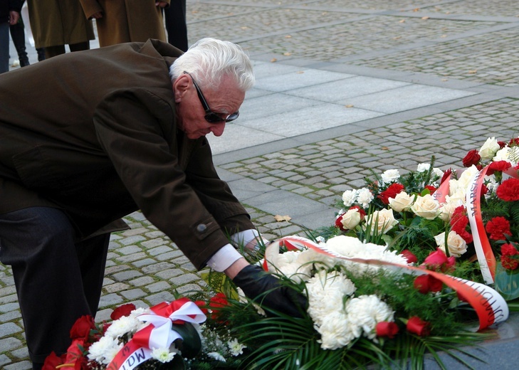 Uroczystości pod pomnikiem Piłsudskiego  