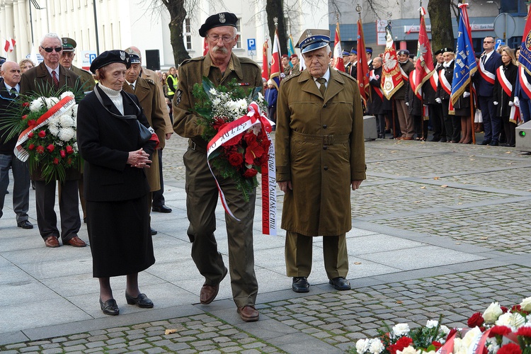 Uroczystości pod pomnikiem Piłsudskiego  