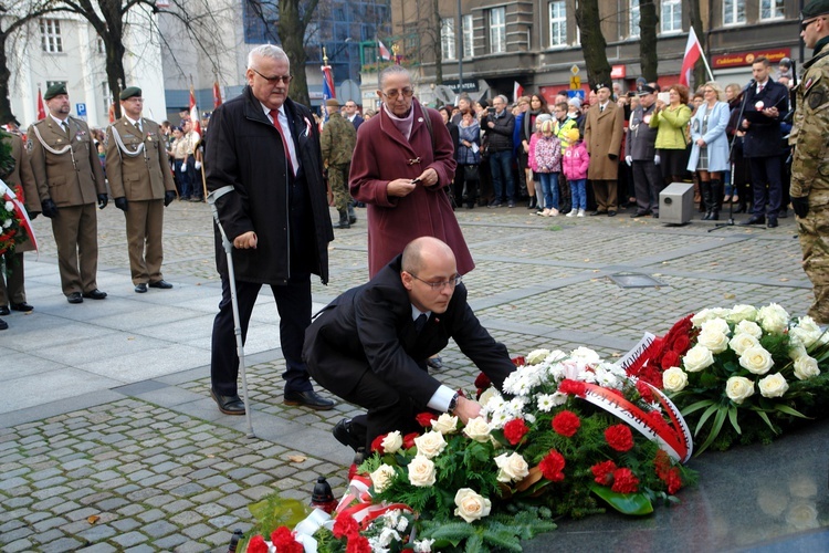 Uroczystości pod pomnikiem Piłsudskiego  