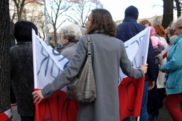 Uroczystości pod pomnikiem Piłsudskiego  