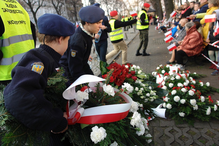 Uroczystości pod pomnikiem Piłsudskiego  