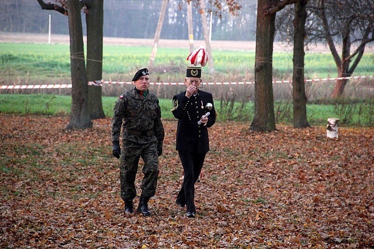 Pod znakiem biało-czerwonej wstążeczki