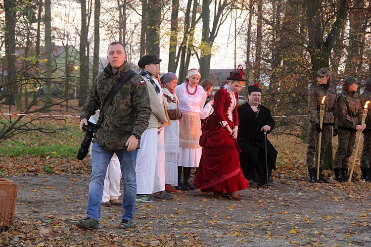 Pod znakiem biało-czerwonej wstążeczki