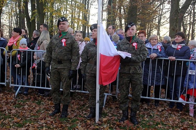 Pod znakiem biało-czerwonej wstążeczki